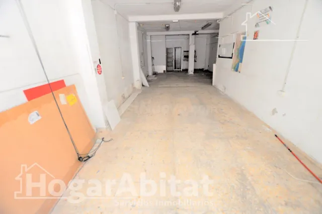 ¡OPORTUNIDAD! LOCAL COMERCIAL PARA REFORMAR EN NOU MOLES