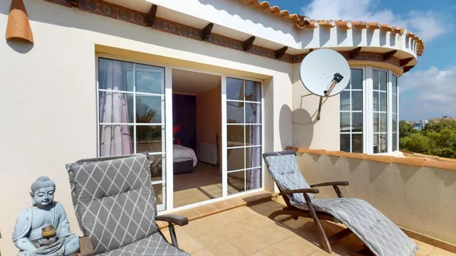 VILLA DE 5 DORMITORIOS Y 3 BAÑOS EN LA ZENIA — 25