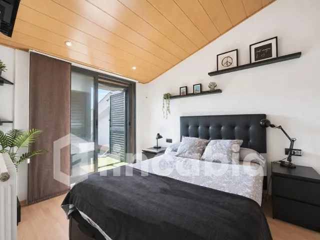 Dúplex con dos terrazas y aparcamiento en el centro de Santa Coloma de Farners — 28