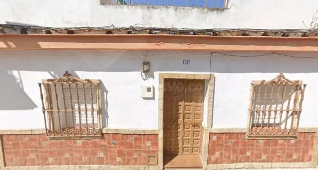 Inmueble Ocupado-Sin Posesión. Casa en venta en Guillena (Se - foto 2