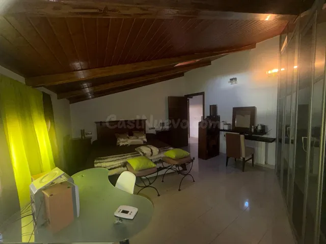 Amplia Casa en el Corazón de Cáceres – Ideal para Vivir e In - foto 3