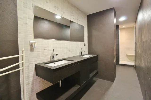 Maravillosa vivienda junto al Corte Inglés. Ahora en oferta. Llámanos. — 17