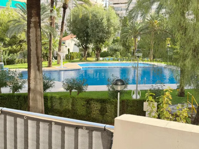 ALQUILER DE VIVIENDA EN URBANIZACIÓN MANZANARES, CON PISCINA