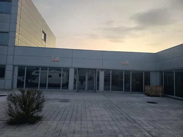 Nave con oficinas en ciudad del transporte — 14