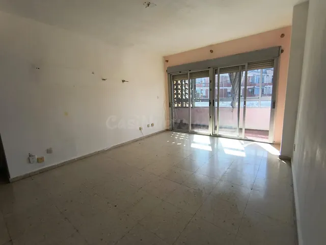 Piso en zona Pinilla con cuatro habitaciones, dos baños y ga - foto 4