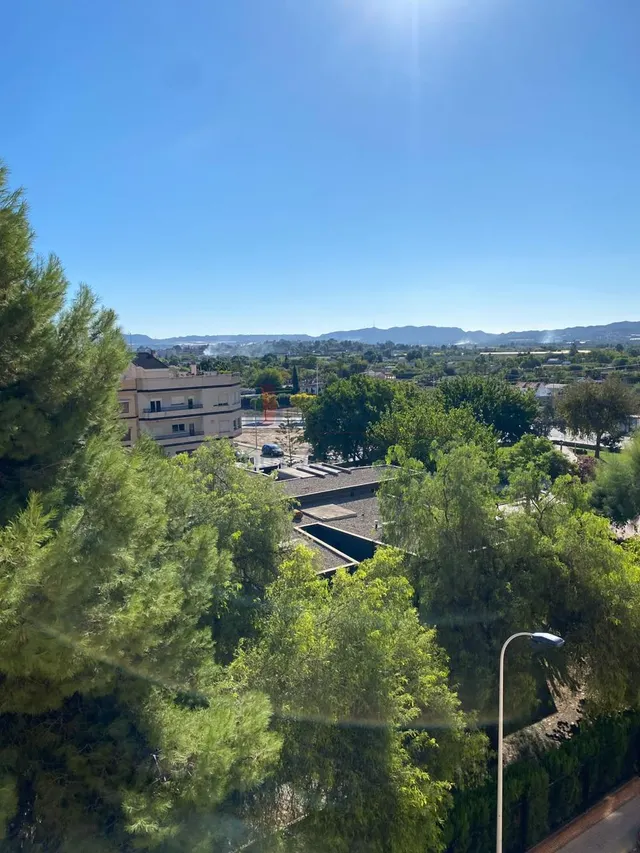 Piso totalmente exterior con vistas despejadas y mucho luz natural. — 21