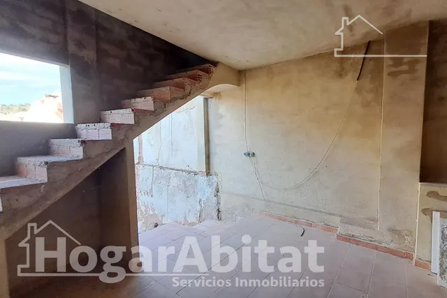 ¡OPORTUNIDAD INCREÍBLE! TERRENO URBANO AMPLIO Y CON COCHERA — 22