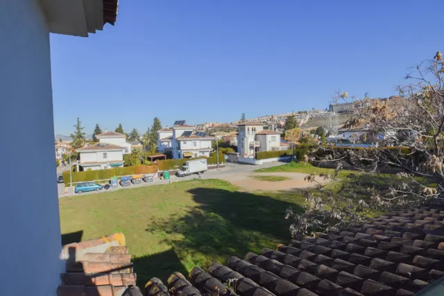 CASA Y PARCELA PARA USOS MULTIPLES. ZONA SERRALLO — 16