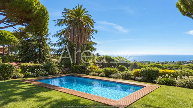 Espectacular villa con vistas al mar en Rocaferrera — 14
