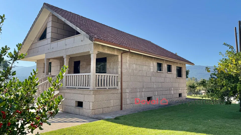 Espectacular casa de piedra con encanto, amplitud y un mundo de posibilidades en Atios, O Porriño