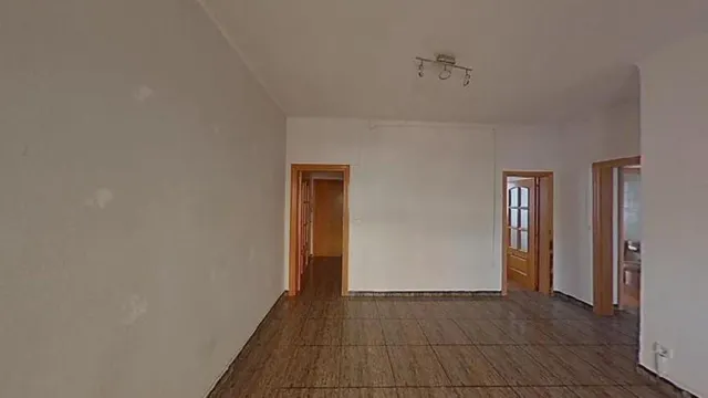 PISO EN VENTA OKUPADO EN C/ VENEZUELA — 9