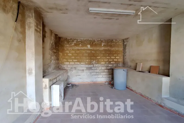 ¡OPORTUNIDAD INCREÍBLE! TERRENO URBANO AMPLIO Y CON COCHERA — 14
