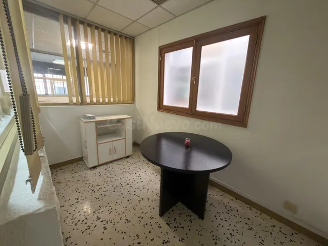 ALQUILER DE OFICINA CON 4 DESPACHOS INDEPENDIENTES EN VEGUETA — 5