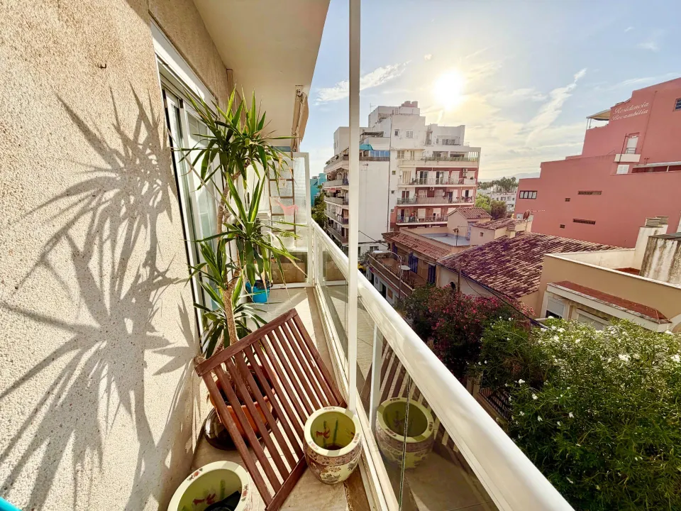 Elegancia, amplitud y vistas al mar en una de las zonas con más encanto de Ciudad Jardín
