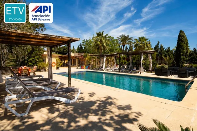 Finca rústica con vivienda con piscina y licencia vacacional
