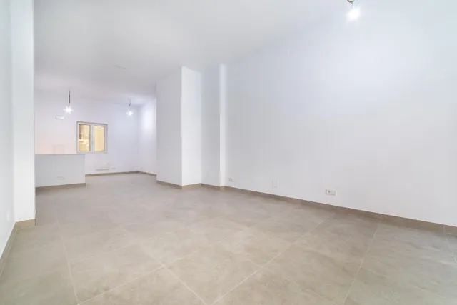 LOCAL COMERCIAL REFORMADO EN CALLE EDGAR NEVILLE — 6