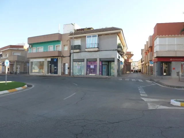 Espectacular Local Comercial de 206 m2 en la rotonda del centro del Algar — 2