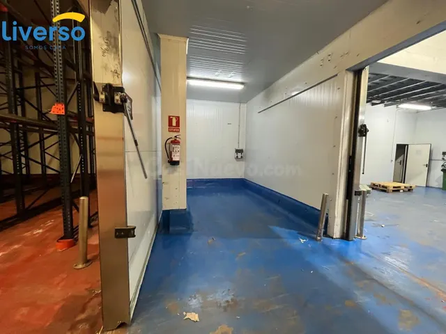 Nave Frigorífica con Oficinas Completamente Equipada: Ideal  - foto 5