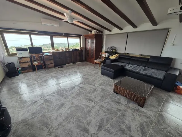 Chalet con 3 viviendas independientes, piscina privada cubierta y vistas al mar — 49