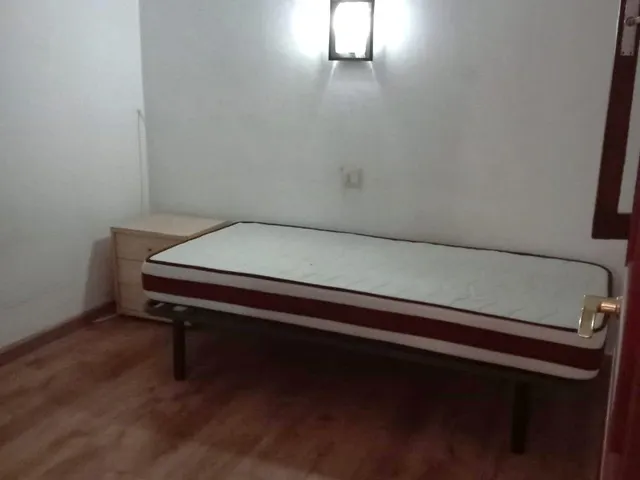 AMPLIO PISO DE CUATRO habitaciones EN ZONA PLAZA PARIS/ESCORXADOR — 24