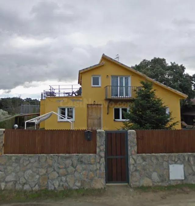 SE VENDE CASA OKUPADA en Calle Colmenar Nº 11 Valdemorillo (