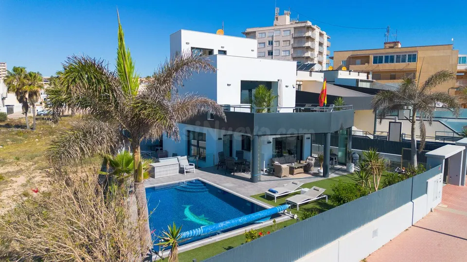 Villa 4 habitaciones en venta - Zona los Frutales
