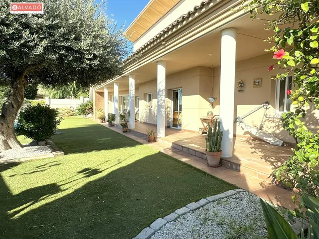 ¡CHALET ESQUINERO CON PISCINA PRIVADA Y VISTAS AL MAR EN EL MAS MEL! — 3