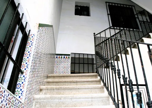 CASA DE VECINOS CON 8 APARTAMENTOS — 9