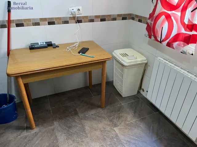 Piso planta baja, de tres hb y baño. Cocina y salón. Todo exterior — 13