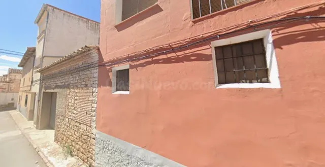Se vende casa OKUPADA en Calle Santa Bárbara 12 de Santa Eul - foto 2