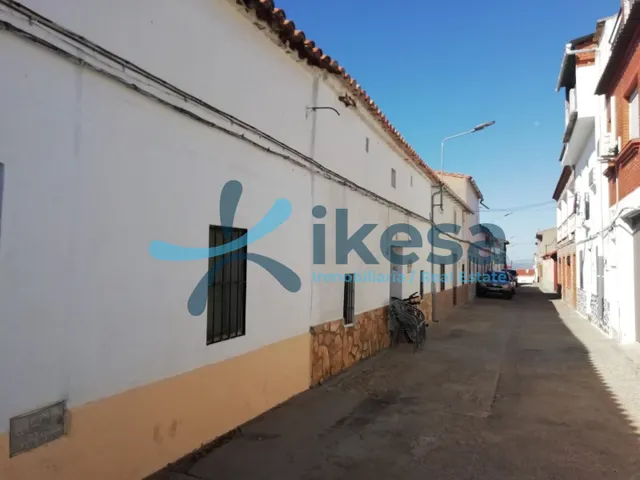 Venta de Local Comercial en Castilblanco, Badajoz. - foto 2