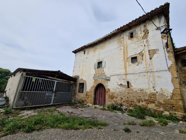 CASA PARA REFORMAR CON TERRENO EN VALLE DE MENA - foto 3