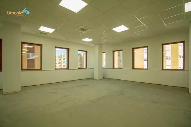 OFICINA DIAFANA EN EL CENTRO DE BADAJOZ — 14