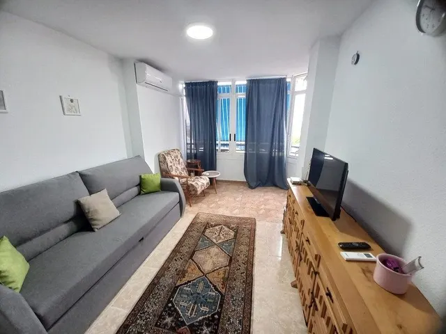 ESTUDIO CON PISCINA A 200m DE LA PLAYA  EN TORREVIEJA — 2