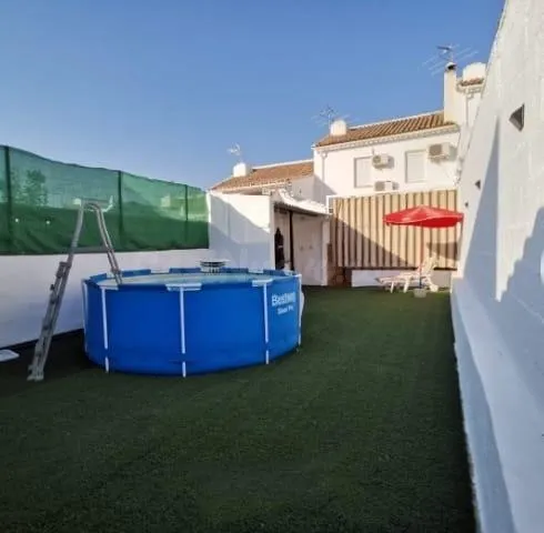 CASA CON PATIO