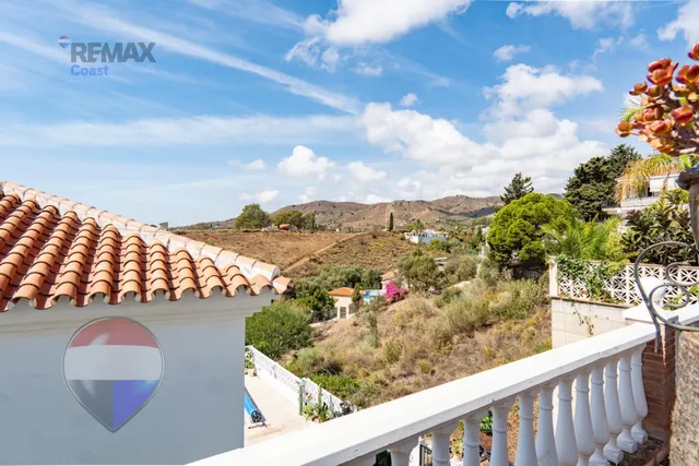 VILLA INDEPENDIENTE CON PISCINA, GRANDES TERRAZAS Y VISTAS AL MAR EN BENAJARAFE — 15