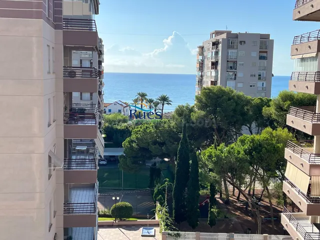 Piso semireformado con vistas al mar en Els Terrers, Benicàs