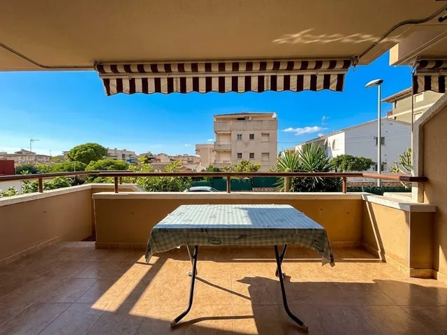 3 dormitorios, jardín, parking, piscina comunitaria. — 9