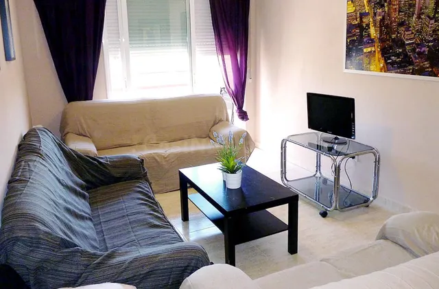 ¡ESTUDIANTES! PISO DE TRES habitaciones EN ALQUILER, CON PLA - foto 2