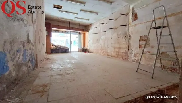 Casa con local comercial para reformar en centro de Blanes - foto 3