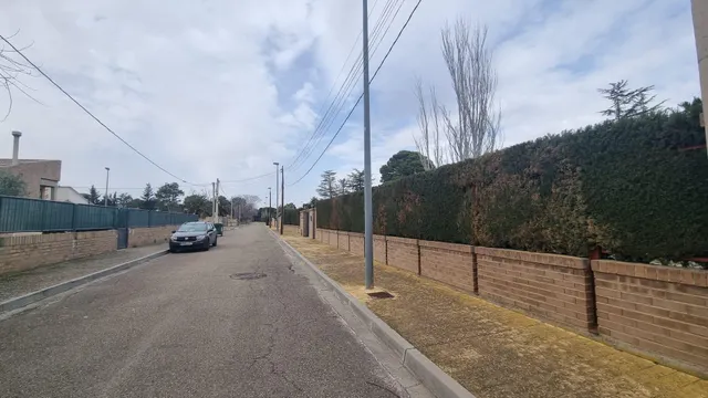Casa independiente a la venta de 645 m2 construidos en el Alto de La Muela. — 27