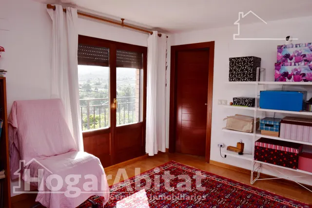 CHALET CON PISCINA, GARAJE Y TERRAZA — 33