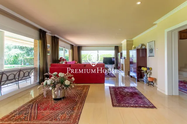 Exclusiva casa con jardín, piscina y espectaculares vistas al mar en Sant Andreu de Llavaneres — 11