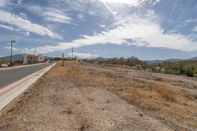 Terreno urbano de 750 m2 en Altos de La Zubia. Parcela 17, manzana M — 37