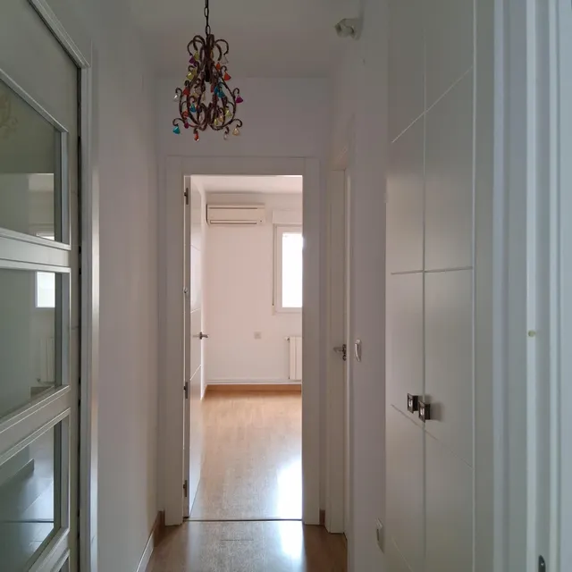Piso de 137 m2 en la Avenida de España (Junto a El Corte Inglés) . — 23