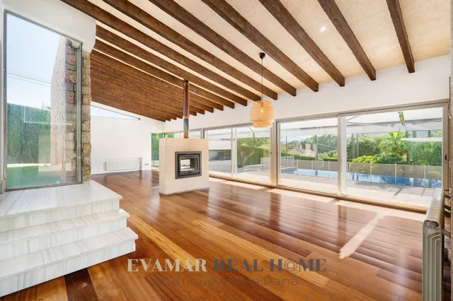 CHALET UNIFAMILIAR CON PISCINA DESBORDANTE Y VISTAS A LA SERRA DE TRAMUNTANA — 9