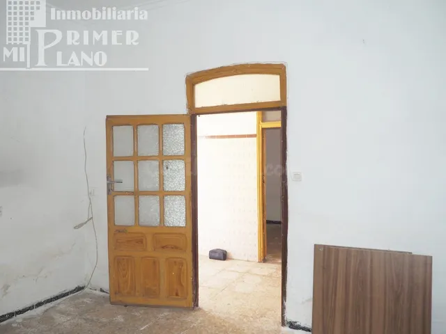 *Casa de planta baja, con acceso a dos calles, 191 m2 de sue - foto 2