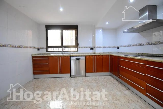 Espacio familiar y comodidad absoluta en este piso totalmente exterior con garaje privado cerrado — 5
