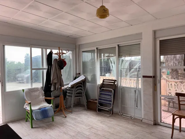 ** CHALET CON NAVE DE 200 M2 + TALLER DE 60 M2 + PISCINA EN PARCELA DE 4.000 M2**  **Una propiedad única en La Hoya (Elche) por 350.000 €**, ideal para quienes buscan espacio y privacidad — 12