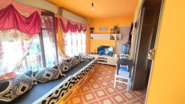 Olot | Casa con dos viviendas independientes, amplio jardín  - foto 5